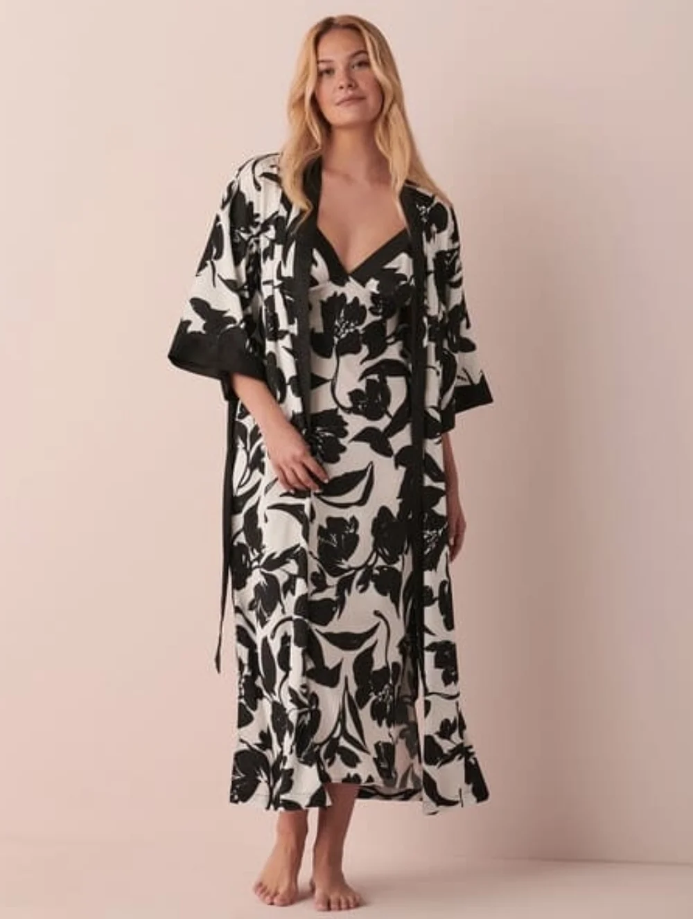 La Vie En Rose Women's Feminine Black & White Floral Satin Robe Size Small - Picture 1 of 9